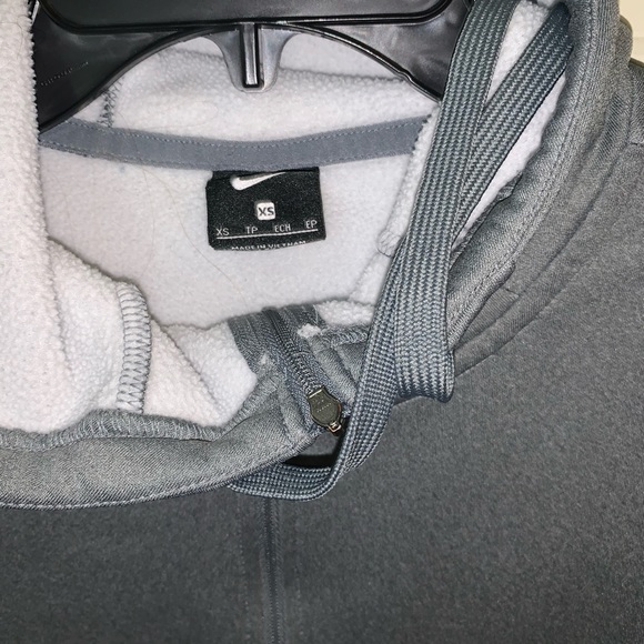 Nike zip up with hood - Picture 2 of 2